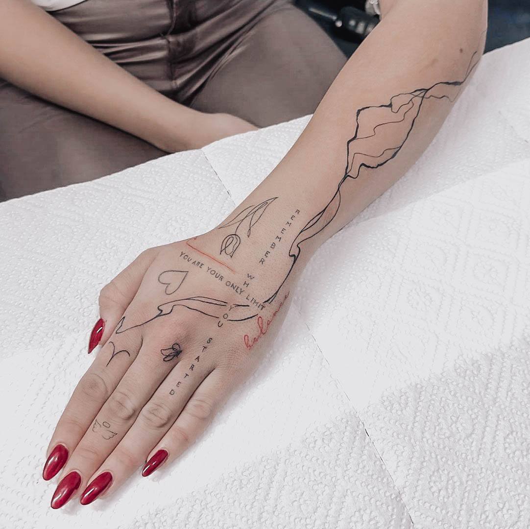 Womens Hand Tattoos (35)