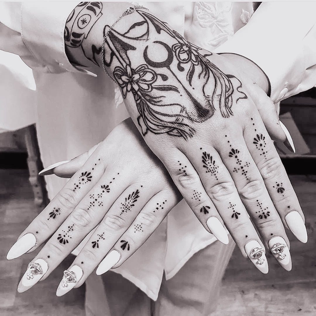 Womens Hand Tattoos (44)