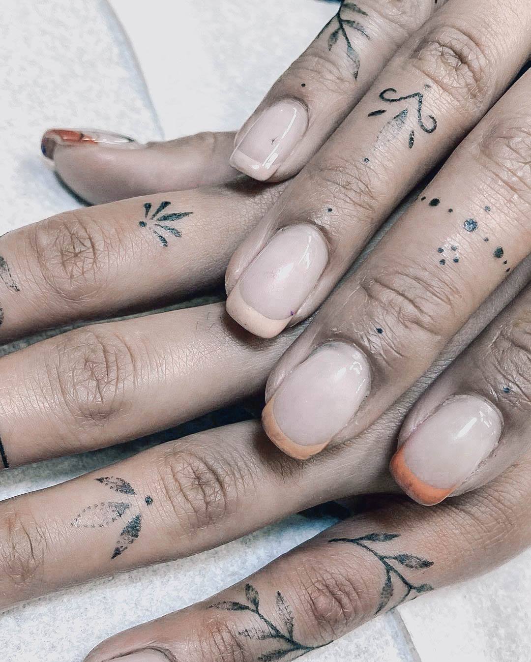 Womens Hand Tattoos (46)