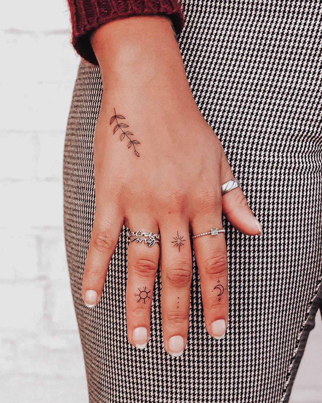 Womens Hand Tattoos (7)