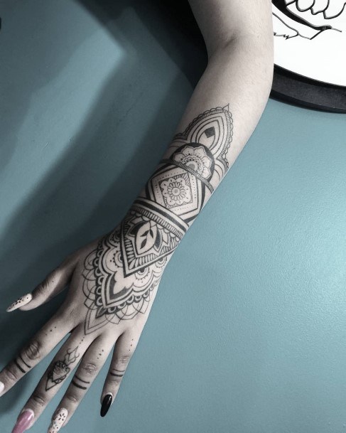 Womens Hands Henna Tattoo