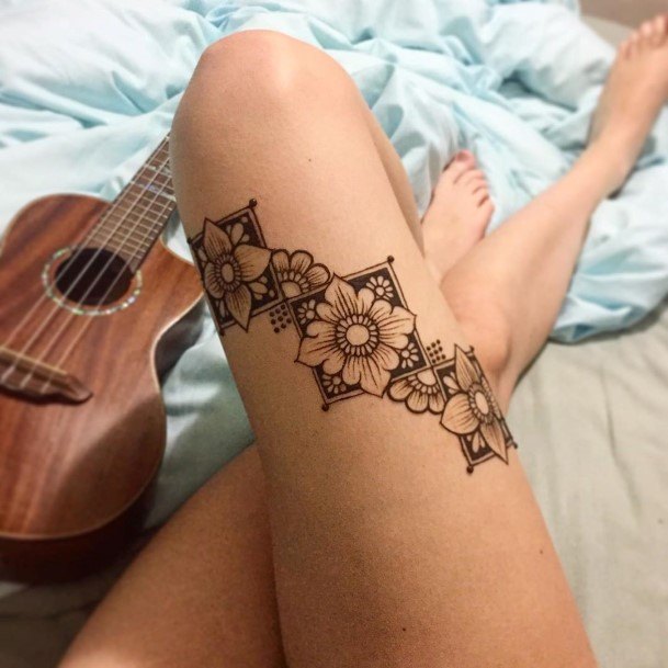 Womens Henna Tattoo On Thighs