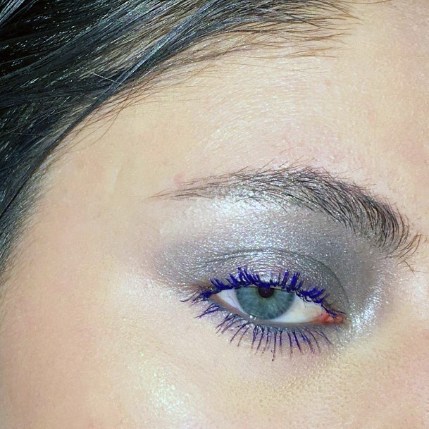 Womens Light Grey Eyeshadow