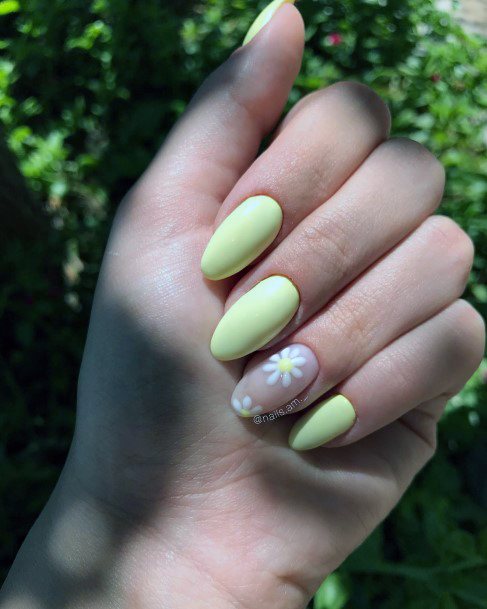 Womens Light Yellow Nail Ideas