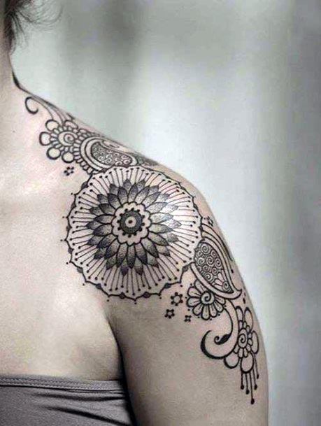 Womens Mehend Tattoo Shoulder