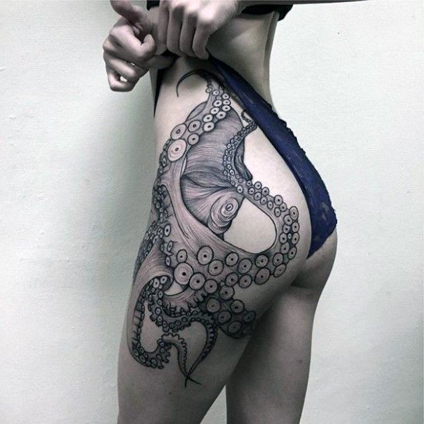 Womens Mind Blowing Thigh Tattoo