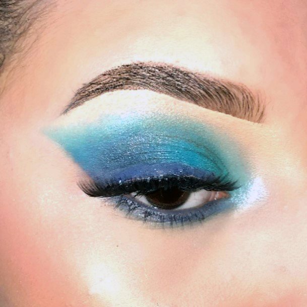 Womens Misty Blue Eyeshadow