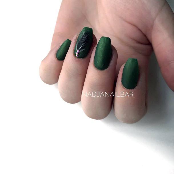 Womens Nail Ideas With Green Dress Design