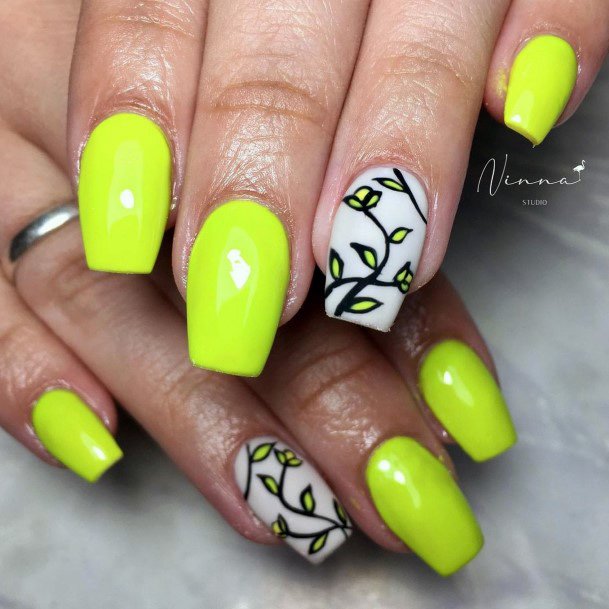 Womens Nail Ideas With Yellow Dress Design