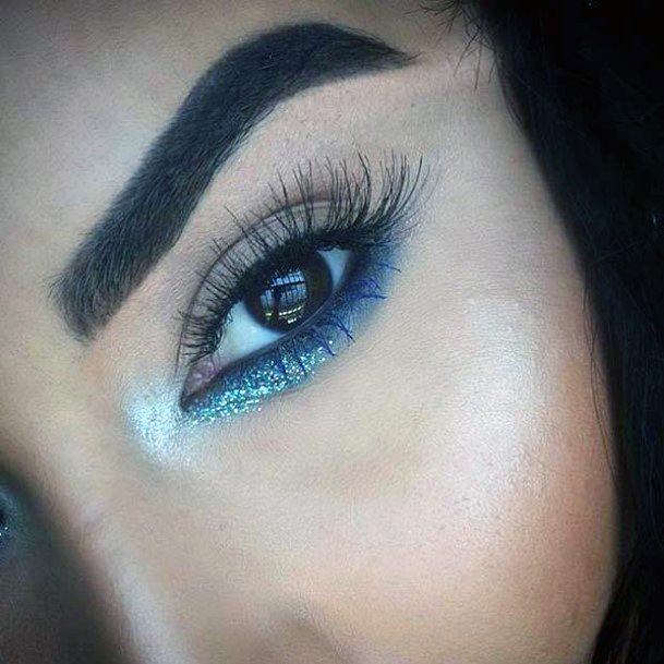 Womens Nude Brown Eyeshadow With Blue Edges Ideas