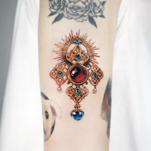 Womens Pendant Super Tattoo Designs