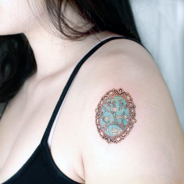 Womens Pendant Tattoos