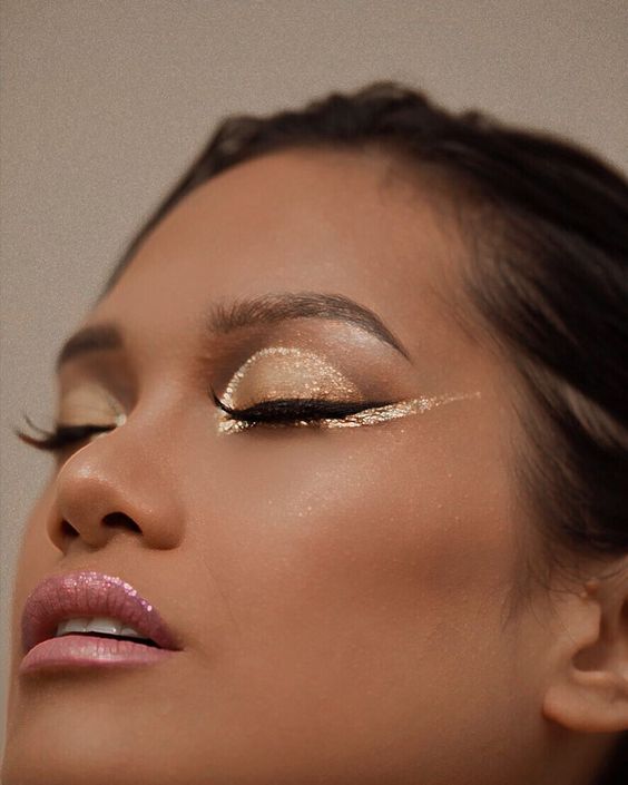 Womens Powder Gold Eye Makeup Looks