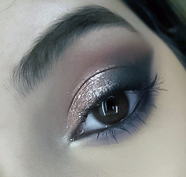 Womens Sheen And Glitters Eyeshadow