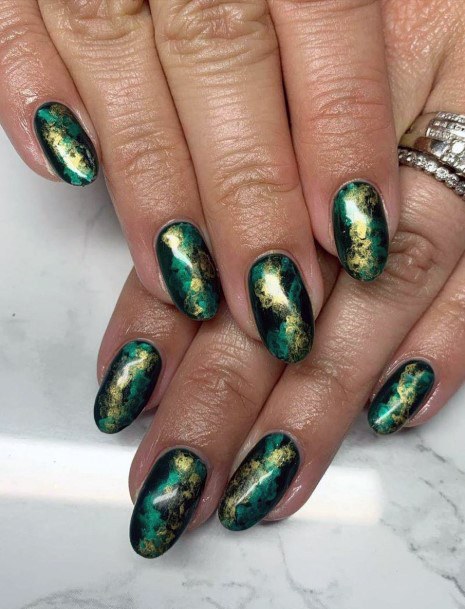 Womens Shiny Gold On Green Nails