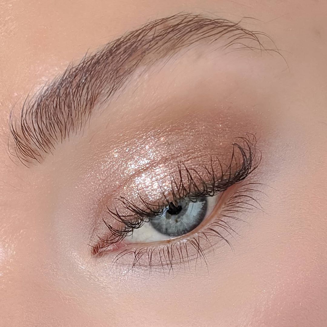 Womens Shiny Rose Gold Makeup Looks