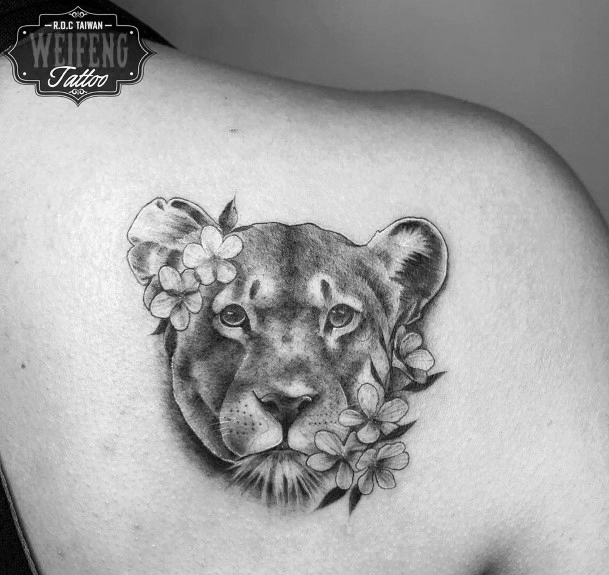 Womens Shoulder Gallant Lion Tattoo