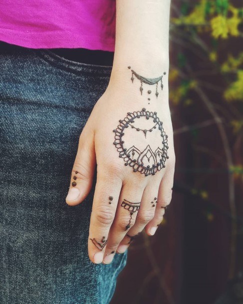 Womens Simple Henna Tattoo Hands