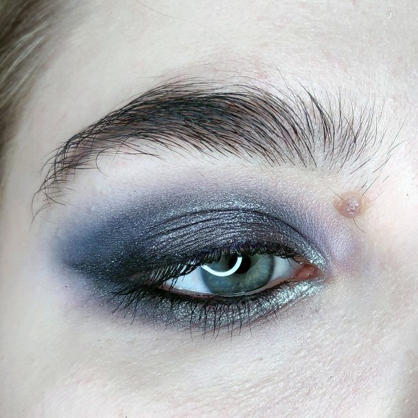 Womens Smoky Grey Eyeshadow