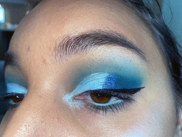 Womens Streamlined Blue Eyeshadow