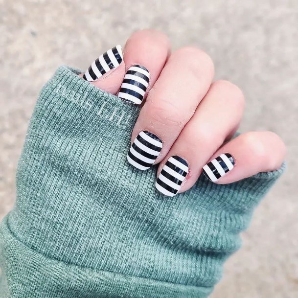 Womens Striped Nail Ideas