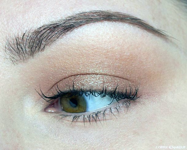 Womens Subtle Nude Eyeshadow