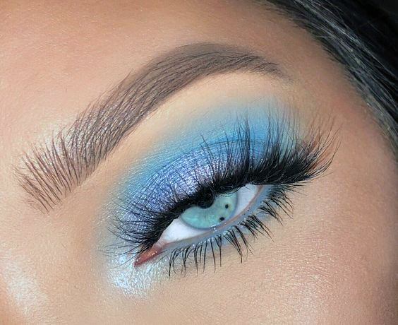 Womens Tantalizing Light Blue Eyeshadow