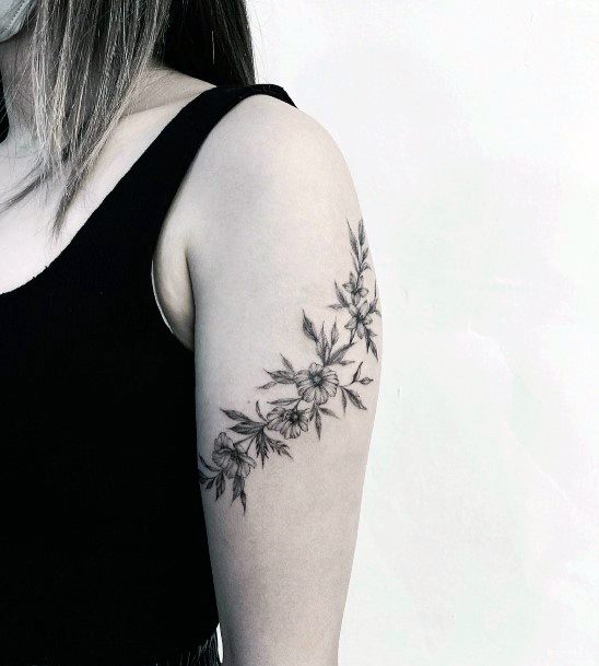 Womens Tattoo Ideas With Wreath Design