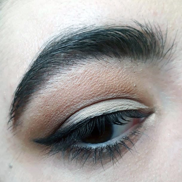 Womens Toned Down Nude Eyeshadow