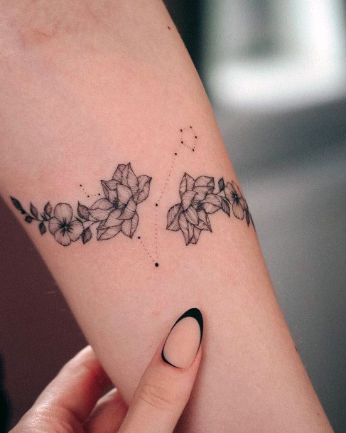 Womens Water Lily Super Tattoo Designs