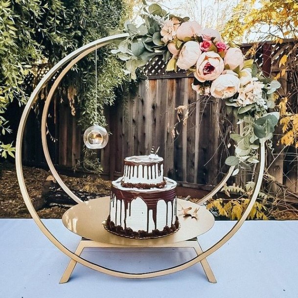 Womens Wedding Circle Shaped Cake Stand