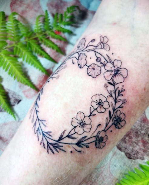 Wonderful Body Art Wreath Tattoo For Women