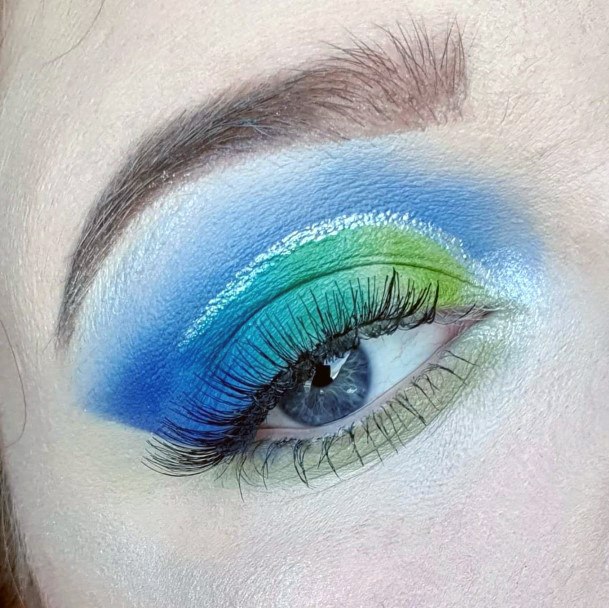 Wonderful Bright Blue Shaded Eyeshadow Women