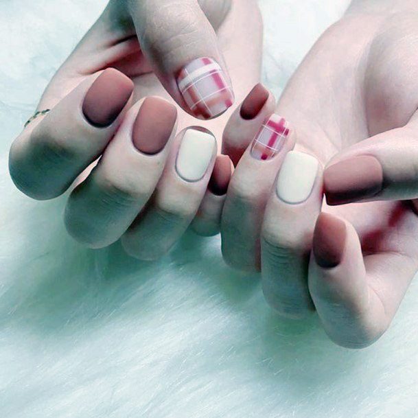 Wonderful Checkered Nails For Women