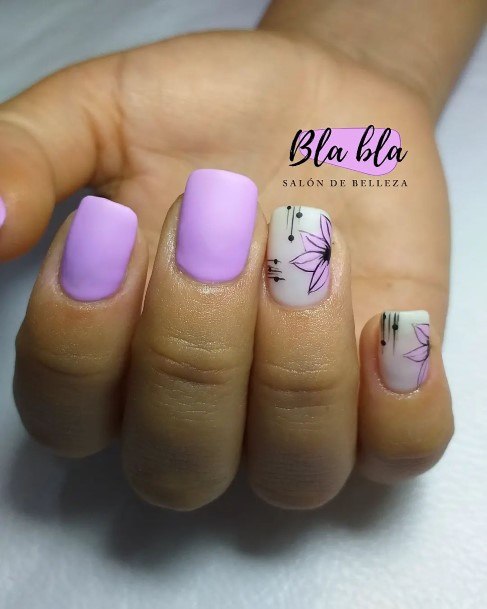 Wondrous Ladies Lilac Nails