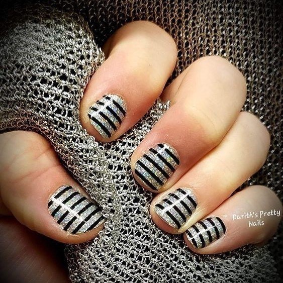 Wondrous Ladies Striped Nails