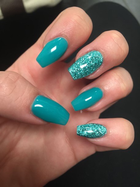 Wondrous Ladies Turquoise Ombre Nails