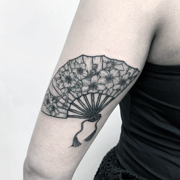 Wondrous Uchiwa Tattoo For Woman