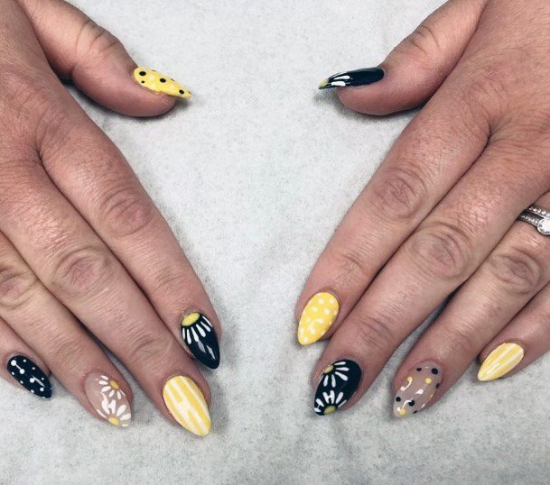 Yellow Black Daisy Nail Art