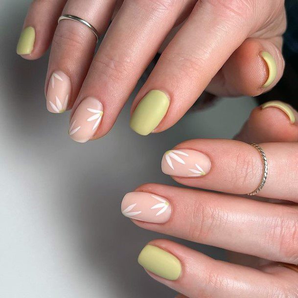 Yellow Summer Girls Nail Ideas