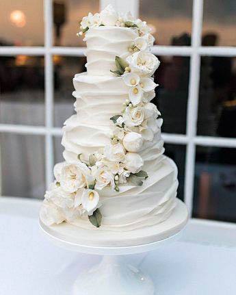 Yummy White Wedding Cake Flowers